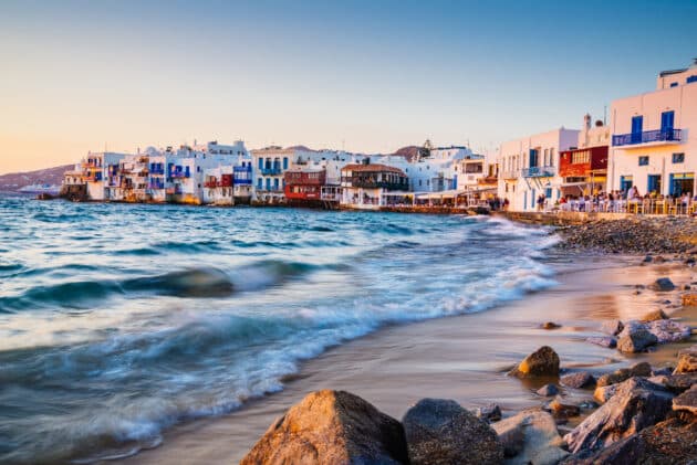 Plages de rêve ou criques intimistes : les meilleurs endroits où se baigner dans les Cyclades