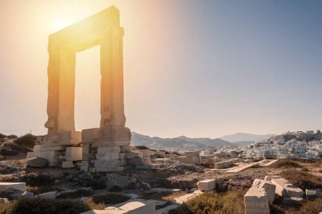 5 itinéraires pour voyager au cœur de la mythologie des Cyclades