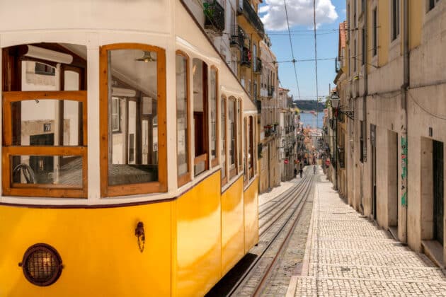 À bord des ascenseurs de Lisbonne, une expérience pratique et pittoresque