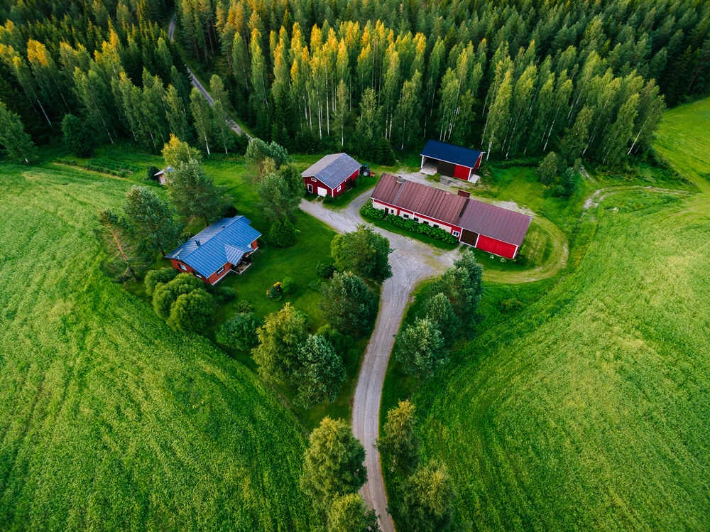 Une ferme rurale de Finlande vue du ciel