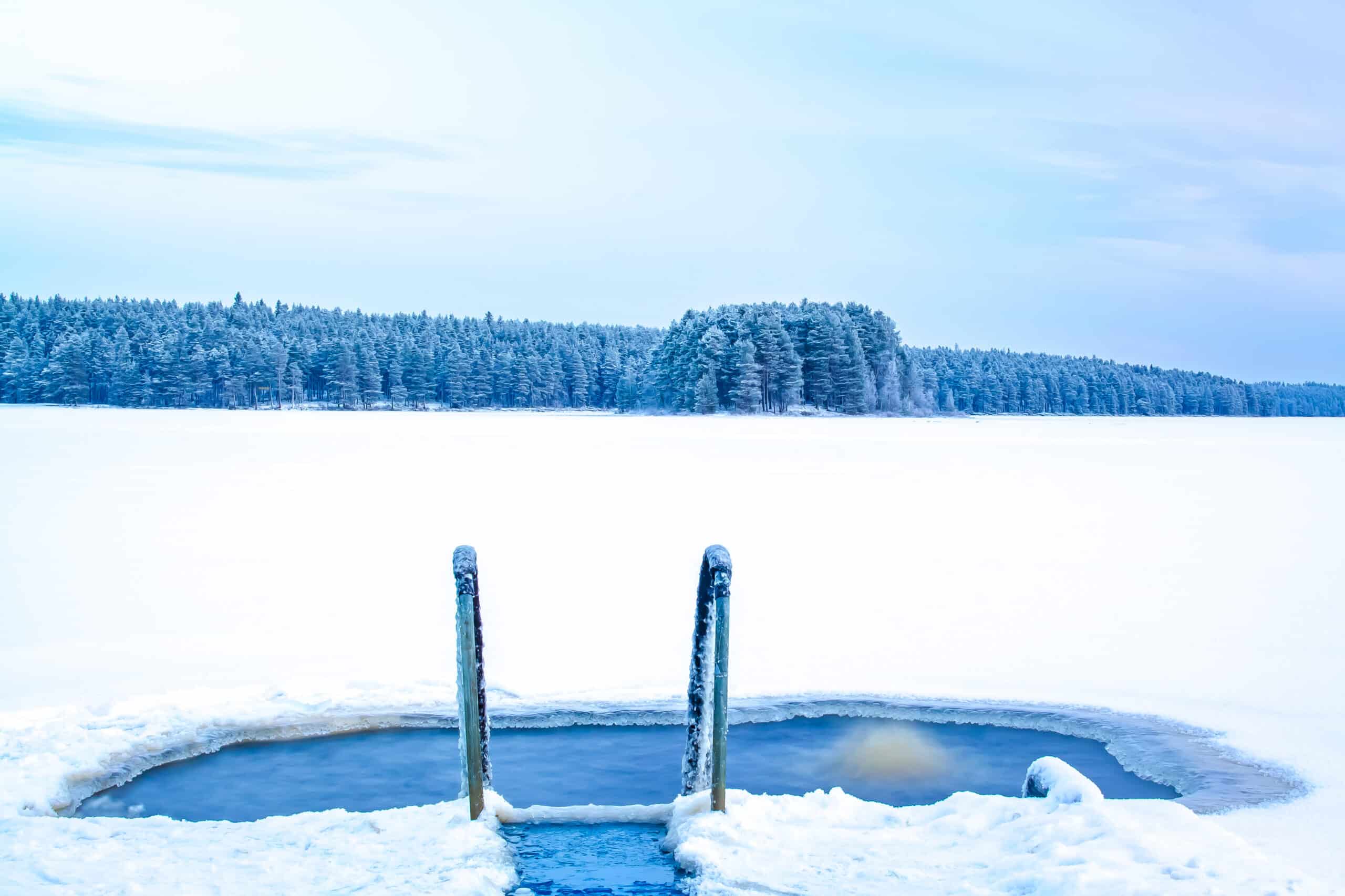 bain glacé en pleine nature Finlande