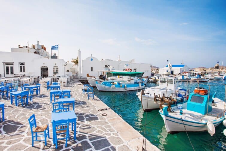 Itinéraires thématiques dans les Cyclades : tables de restaurants à Naoussa, Paros