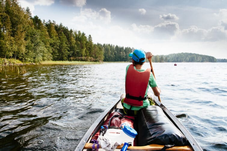 Canoe sur le lac Saimaa, dans le parc national de Kolovesi