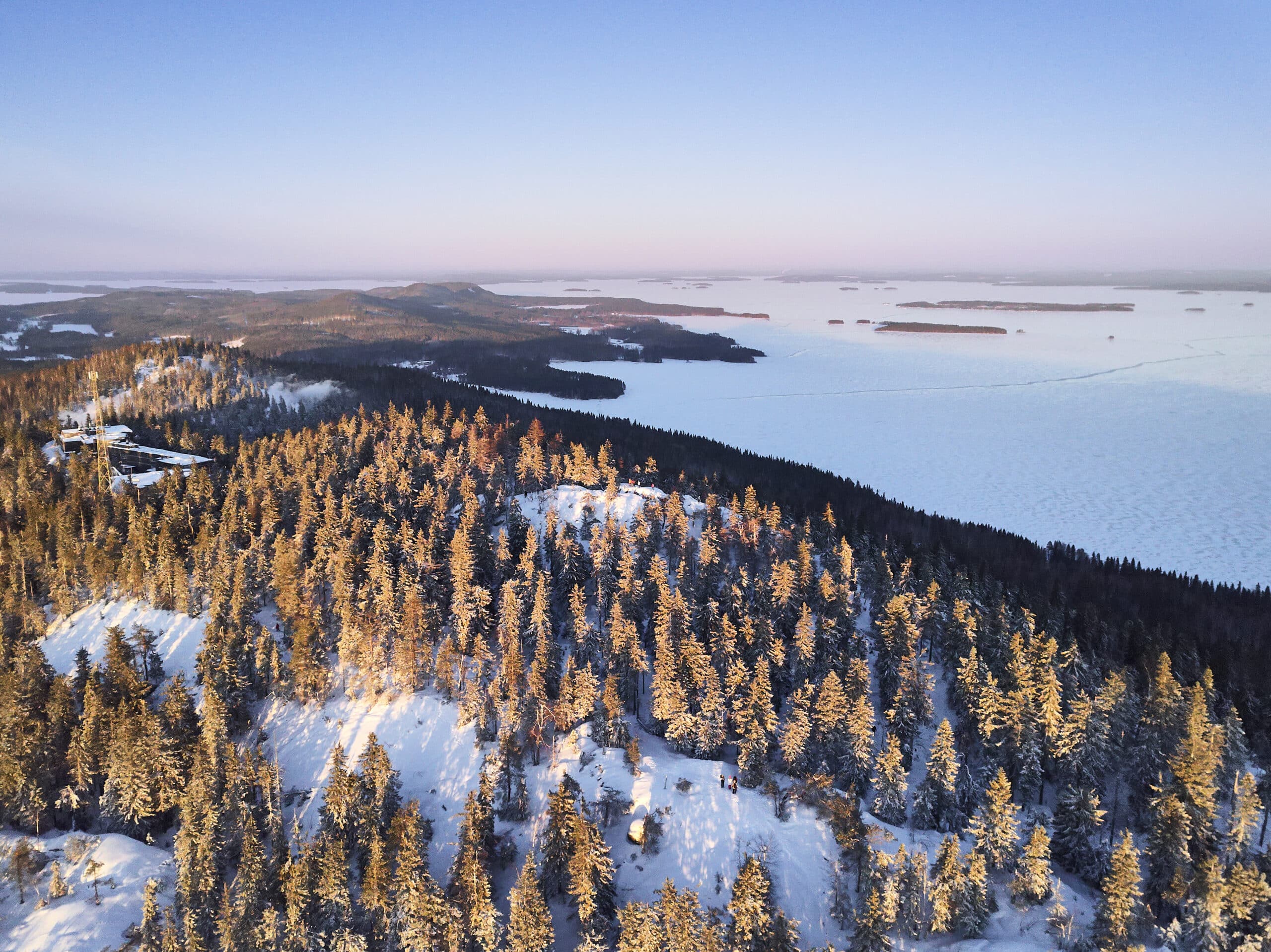 Vue aérienne de la colline Ukko dans le parc national Koli Finlande
