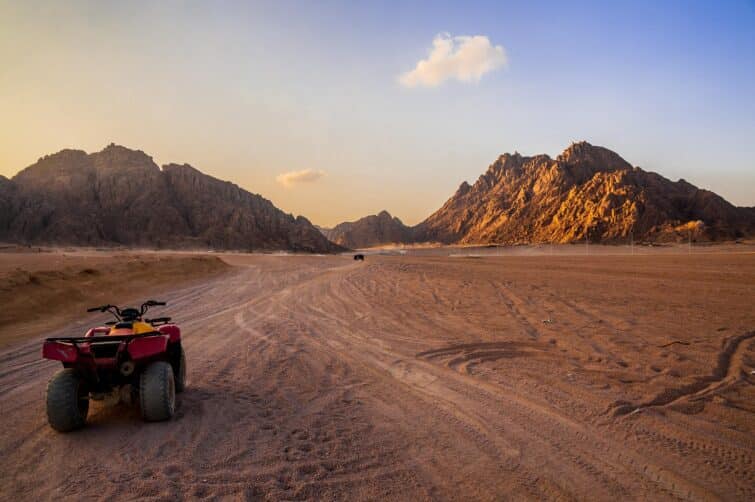 quad dans le désert marocain