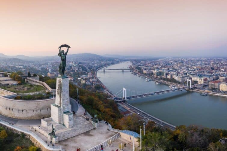 5 lugares para admirar las vistas más hermosas del Danubio en Budapest