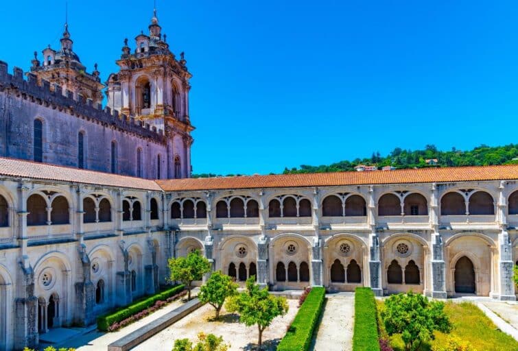 Cloître du silence au monastère d'Alcobaca au Portugal