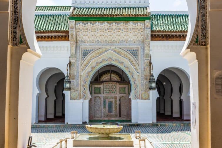 Cour intérieure de la Mosquée Al Quaraouiyine à Fès, Maroc