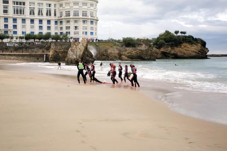 Cours de sauvetage en mer sur la plage de Biarritz