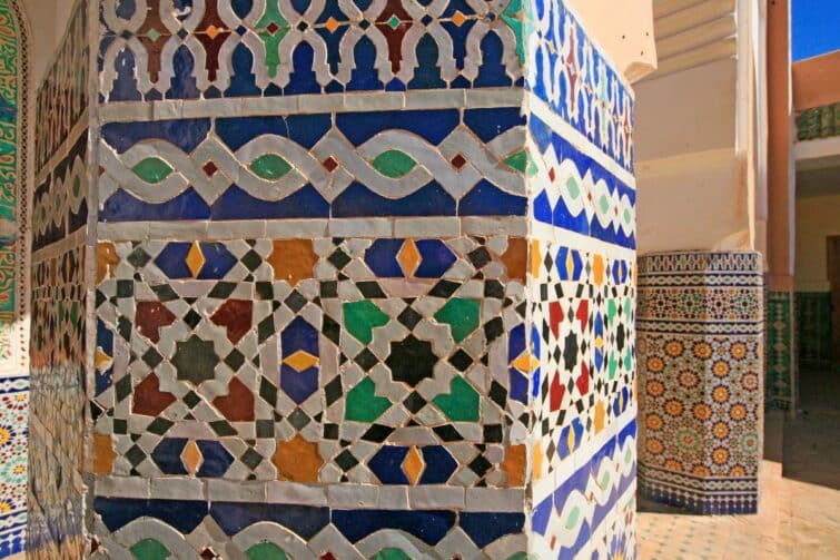 Détails des mosaïques sur les murs de l'ancienne bibliothèque de la kasbah Tamegrout