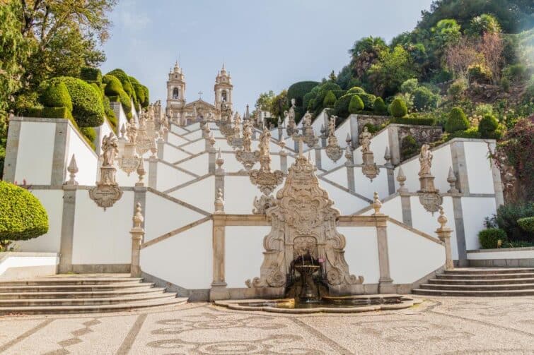 Escalier baroque du sanctuaire de Bom Jesus, Braga, Portugal