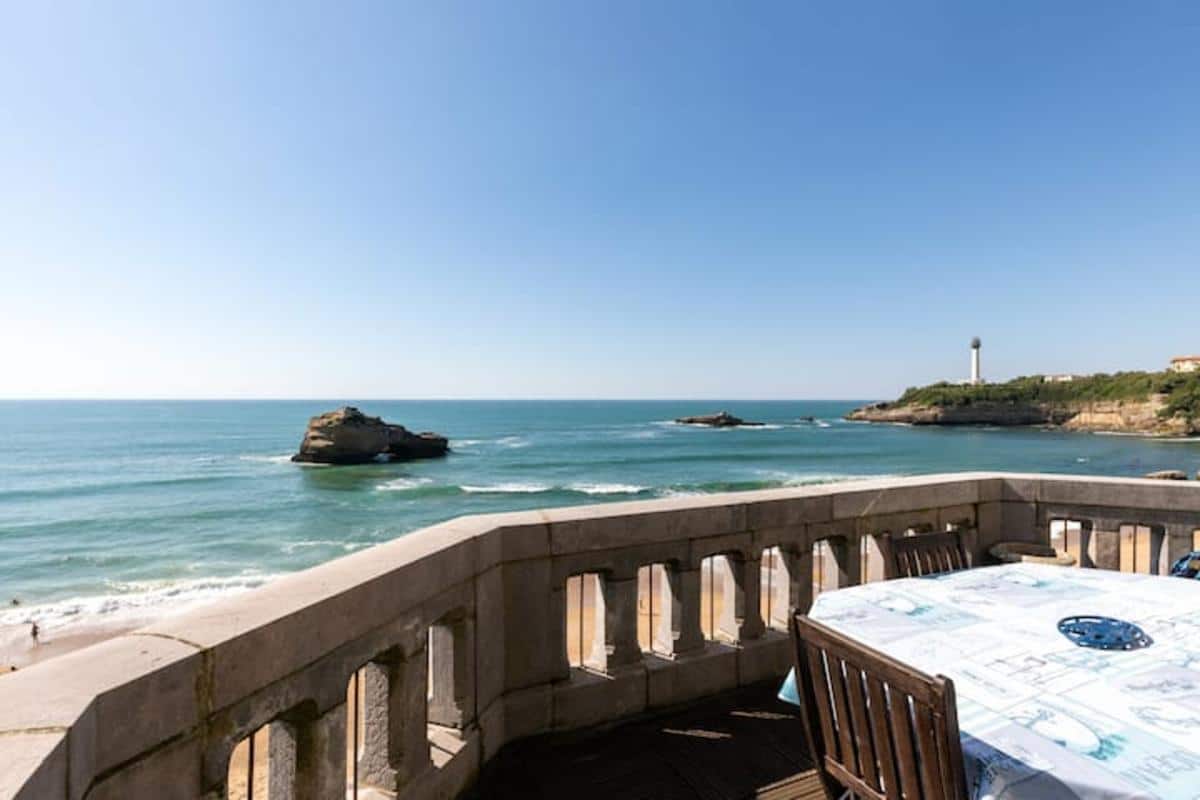 face-a-locean%e2%ad%90plage-du-miramar%e2%ad%90bel-appartement