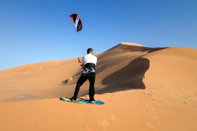 Kitesurf dans le désert marocain