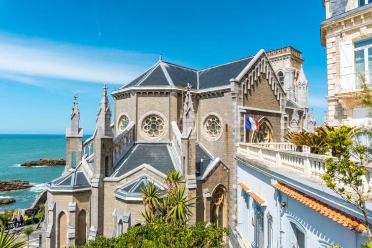L’Église Sainte-Eugénie de Biarritz en été