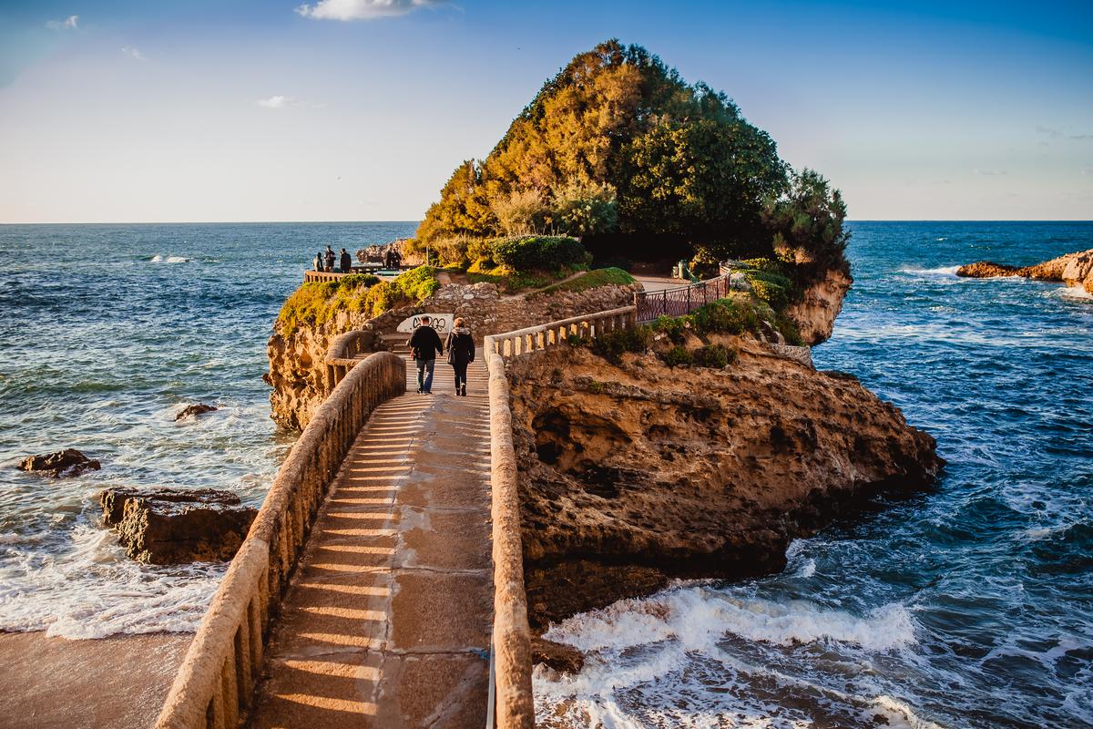 Le rocher de la vierge à Biarritz, le Surf à Biarritz