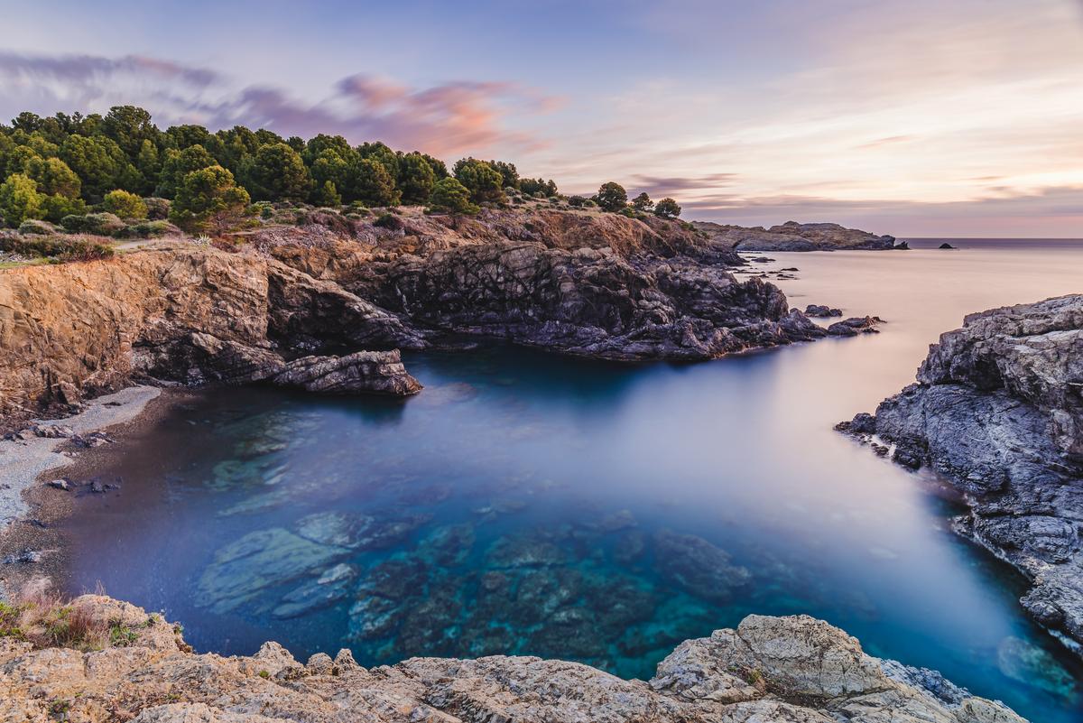 Lever de soleil sur la Cala Bramant, Catalogne, Costa Brava, Espagne