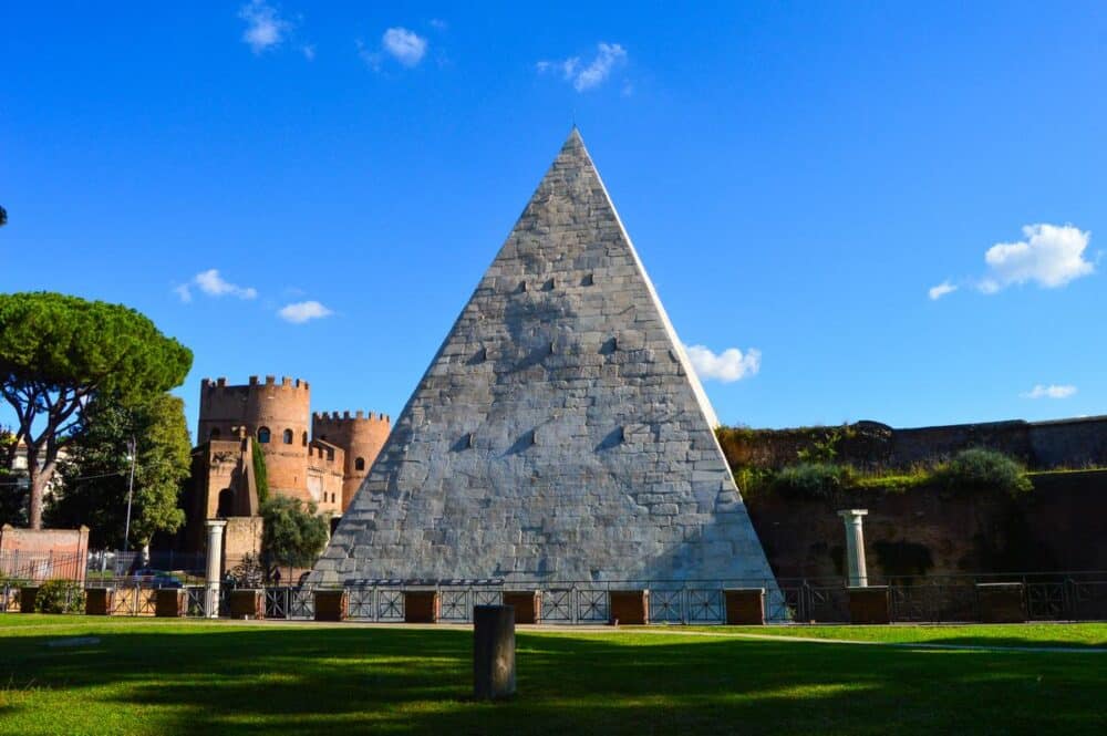 Pyramide Rome Les expériences qui vous feront découvrir Rome et son histoire autrement