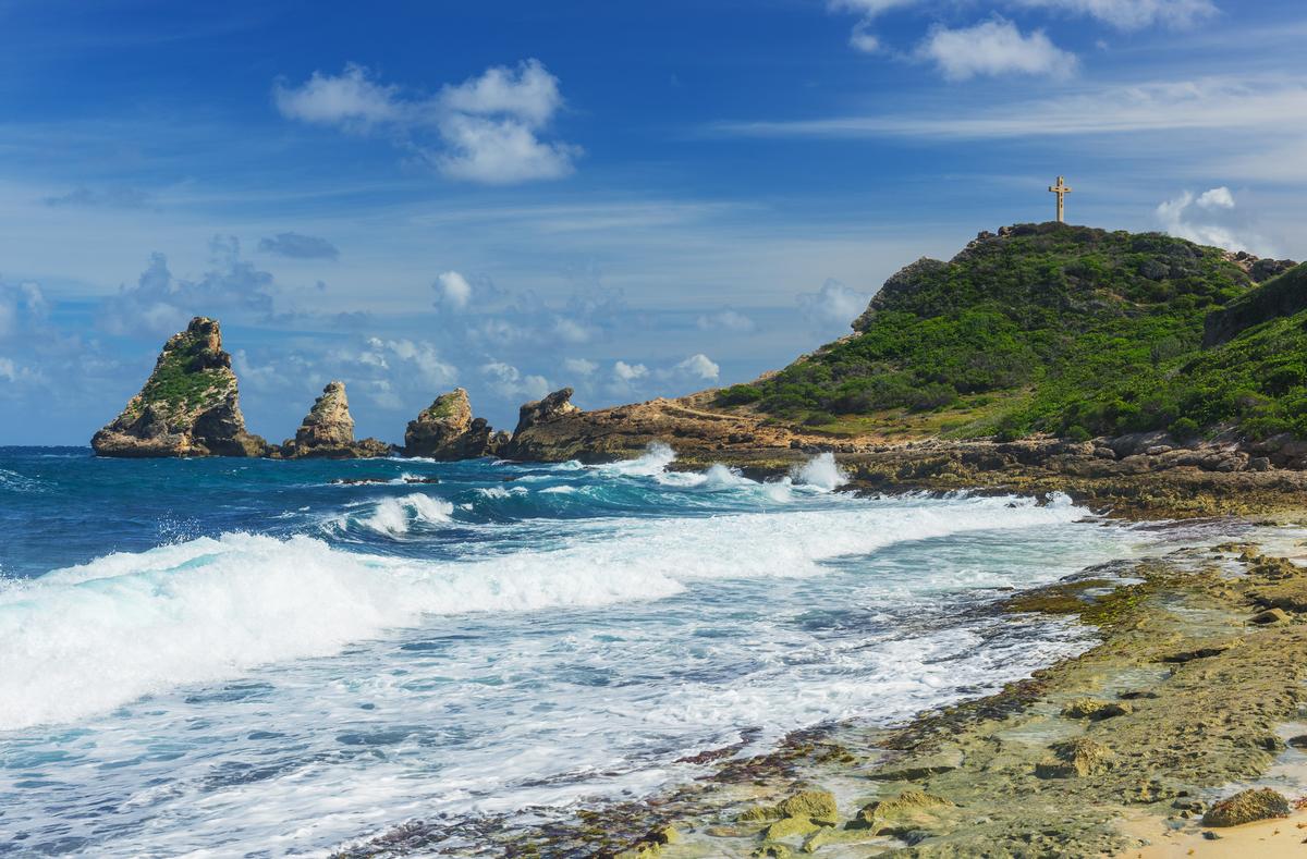 Vagues sur la Pointe des Chateaux, en Guadeloupe
