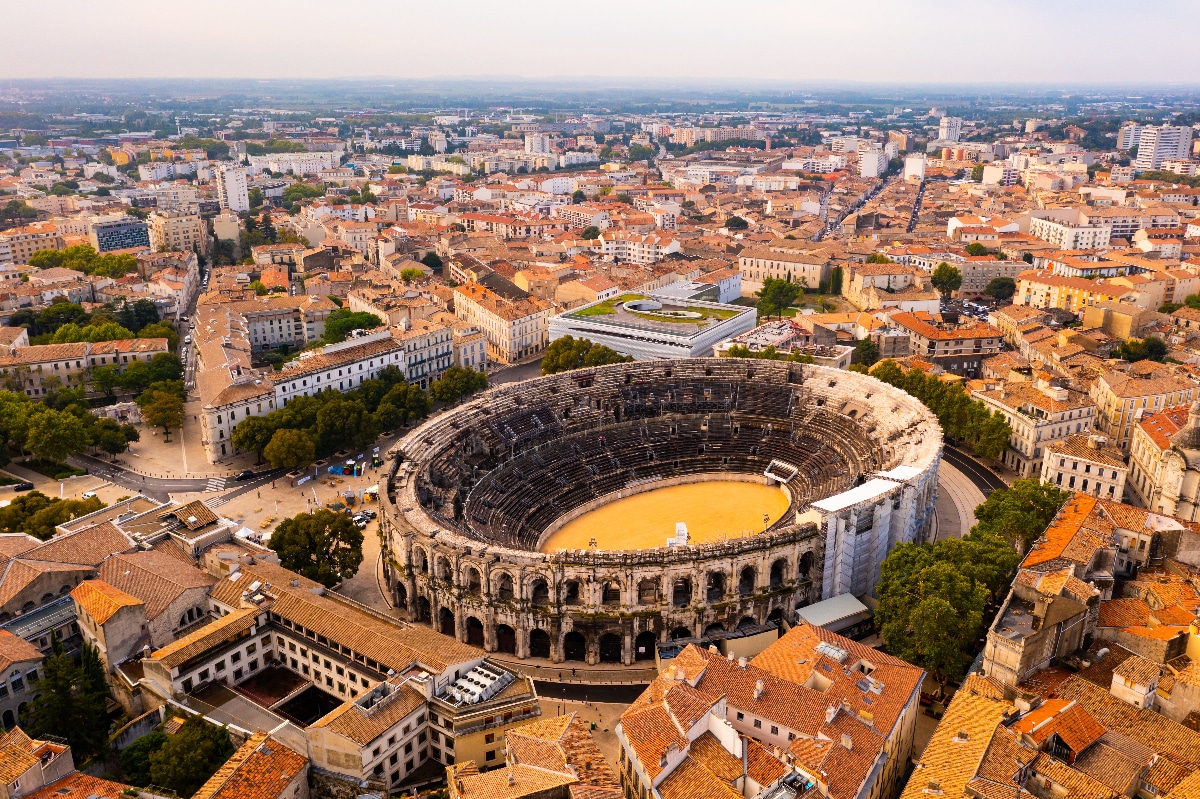 Appart-hôtels à Nîmes avec façades modernes et balconies