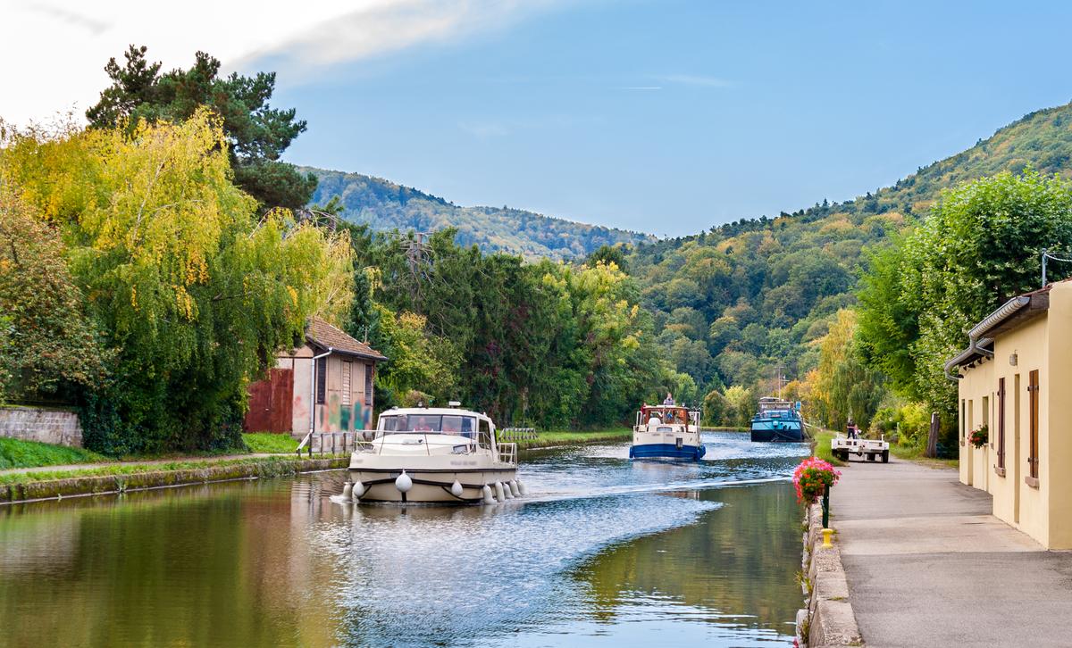 Louer un bateau pour naviguer au cœur de l'Alsace Lorraine