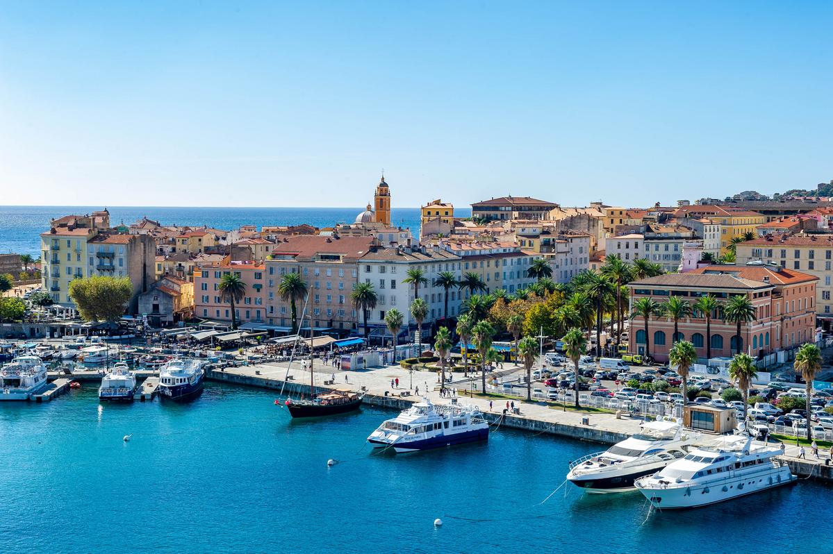 Ajaccio, port de pêche et de plaisance typiquement corse