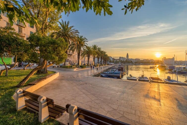 Coucher de soleil sur la Promenade de Riva à Split en Croatie