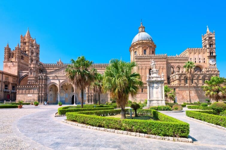 Façade de la Cathédrale de Palerme en Sicile