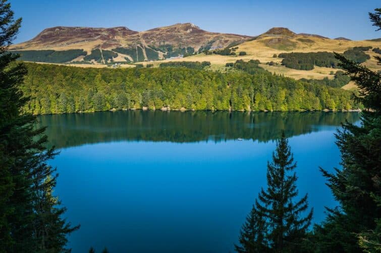 Lac Pavin en Auvergne près du Puy de Montchal