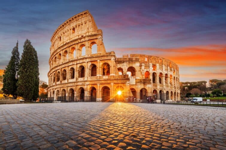 Le Colisée au lever du soleil, Rome, Italie
