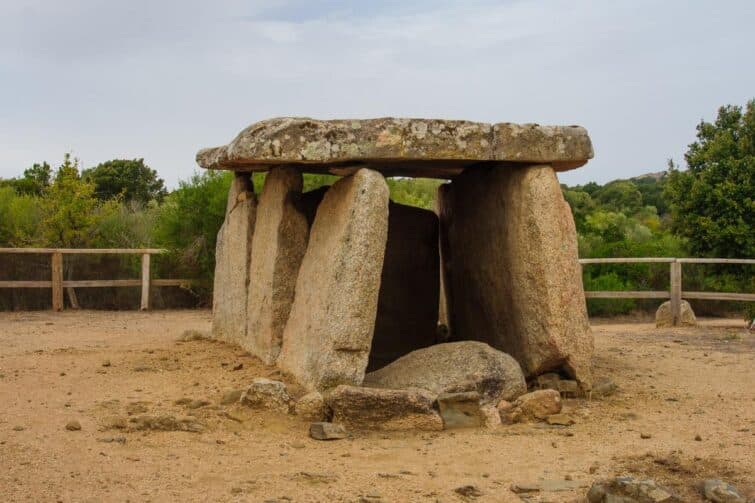 Le dolmen de Fontanaccia, un lieu énigmatique Corse