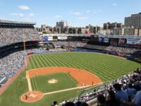 Match de baseball au Yankee Stadium, New York