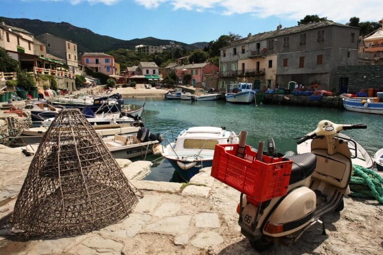Pêche à la langouste à Centuri, en Corse