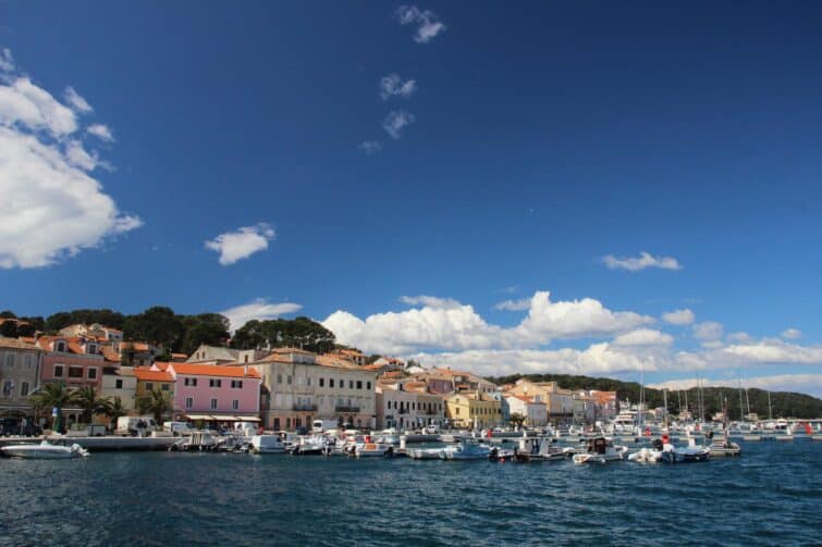 Port de Mali Lošinj sur l'île de Lošinj en Croatie