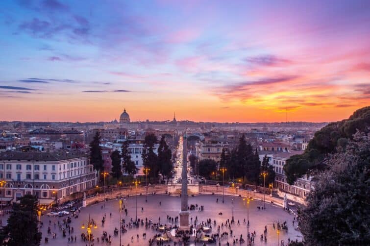 Rome d'en haut, au coucher du soleil, avec la Piazza del Popolo, Italie