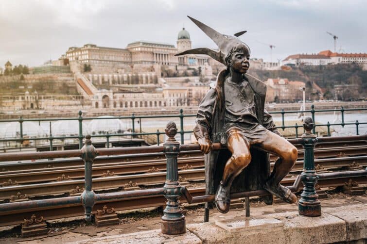 Sculpture La Petite princesse au bord du Danube, Budapest