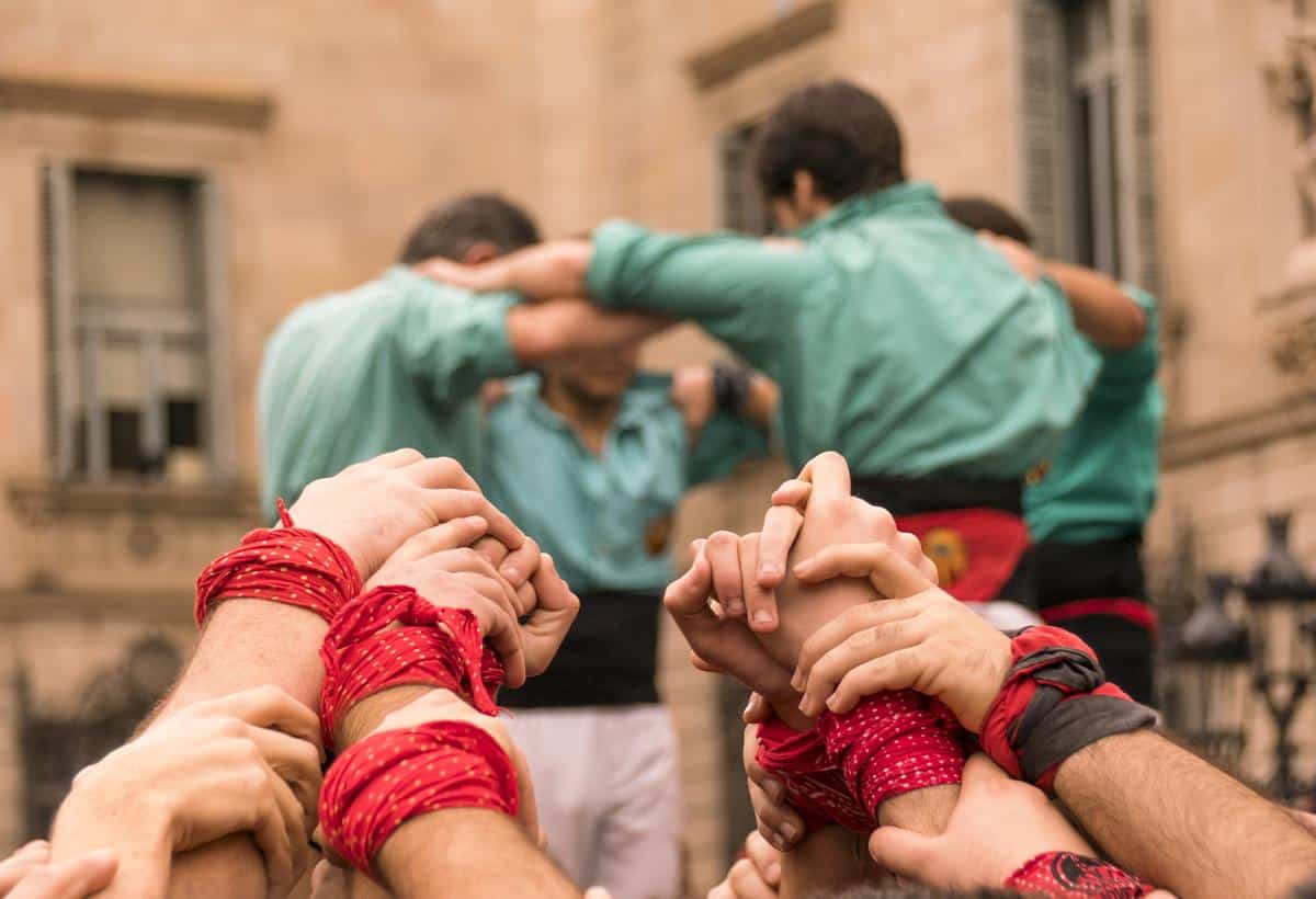 Tour humaine des Castellers à Barcelone selon la coutume catalane