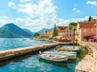 Village historique de Perast au Monténégro en été, baie de Kotor