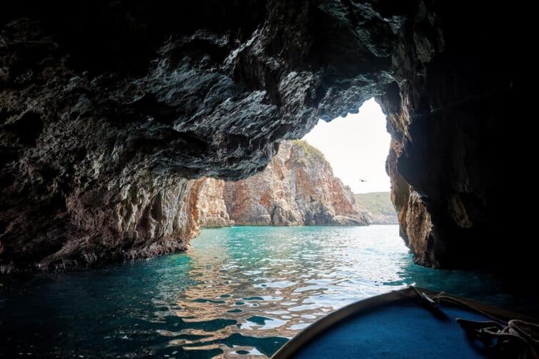 Visite de la grotte bleue du Monténégro en bateau