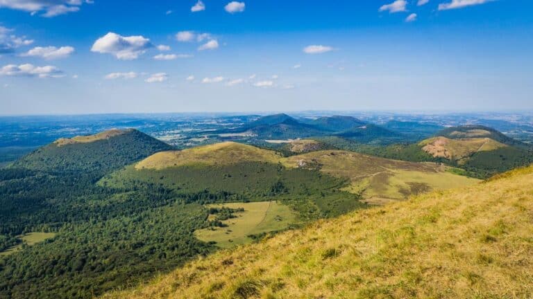 Les 10 volcans incontournables à voir en Auvergne