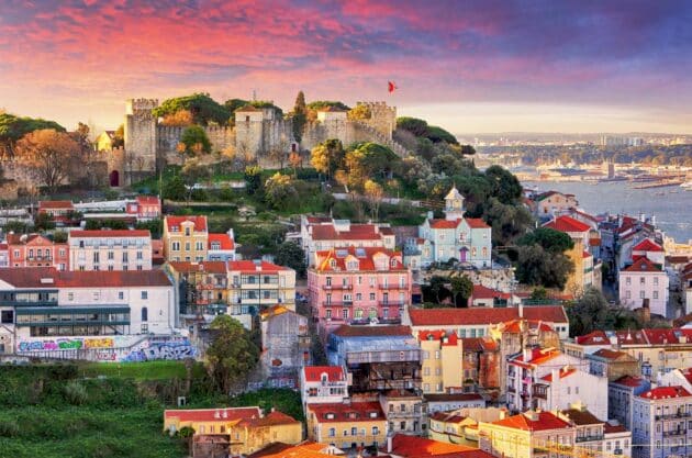 vue sur Lisbonne avec son château