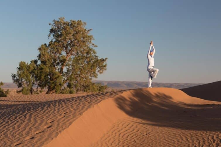 yoga dans le désert marocain