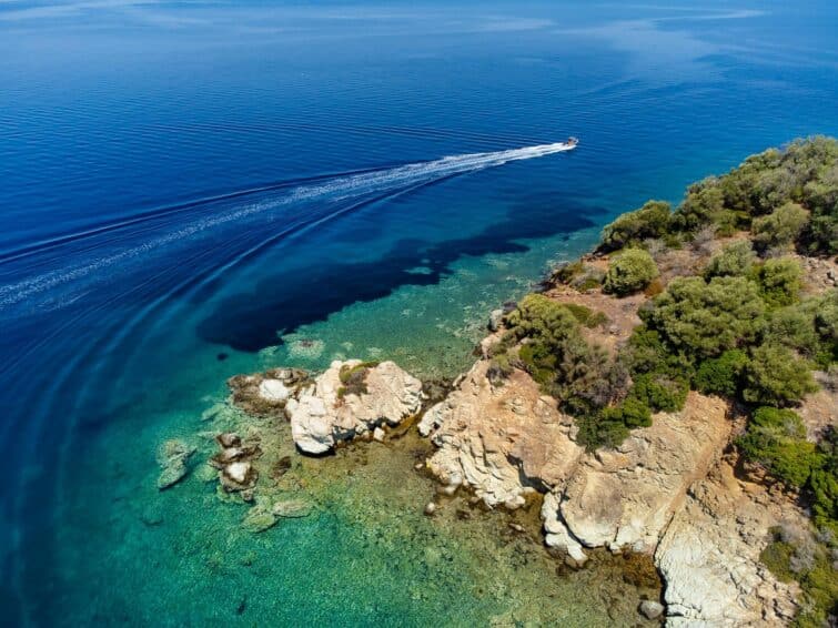 La petite île de Paleo Trikeri en Grèce