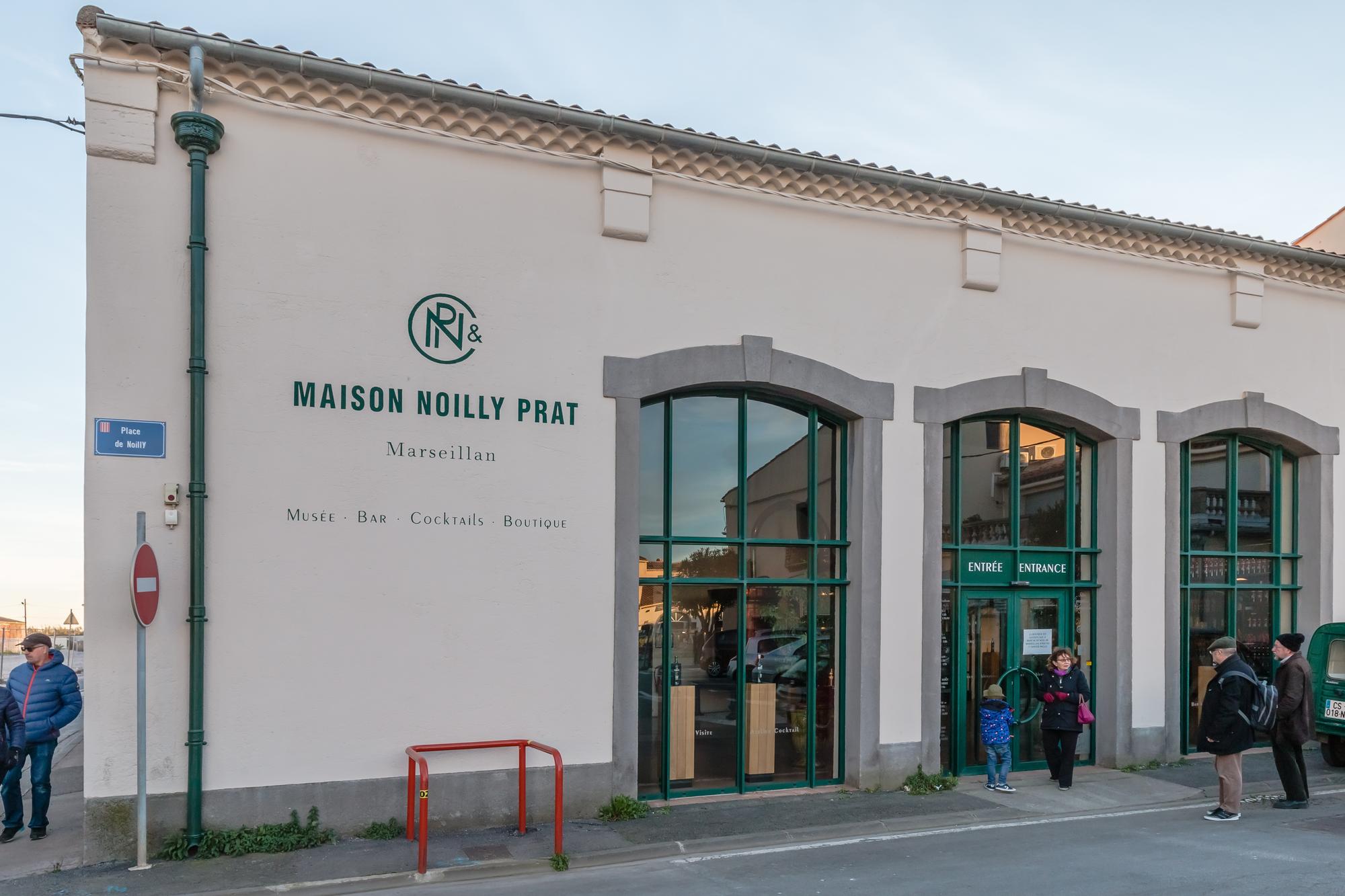 Maison Noilly Prat à Marseillan, étang de Thau