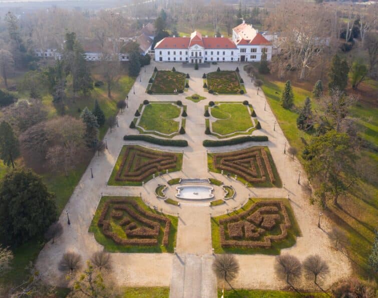 Photo aérienne du château de Szechenyi à Nagycenk, Hongrie
