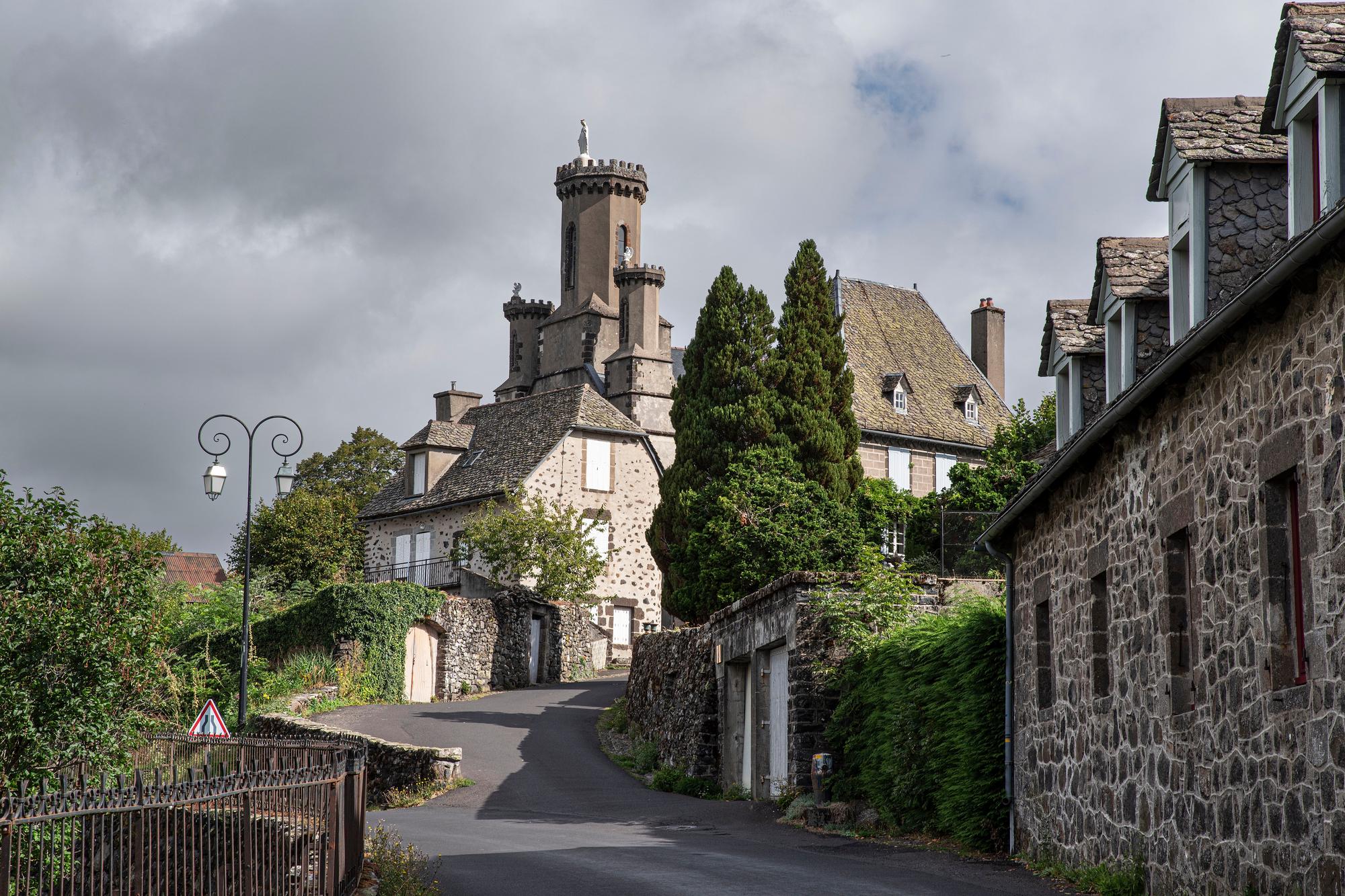 Rue du village de Salers