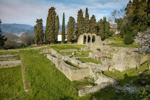 Ruines de l'un ancien village romain Fiesole en Italie
