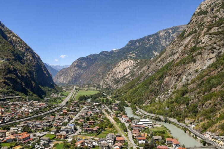 Vue dégagée sur la vallée d'Arnad, Italie