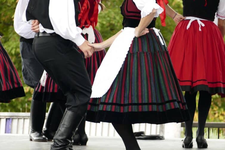 danse traditionnelle hongroise