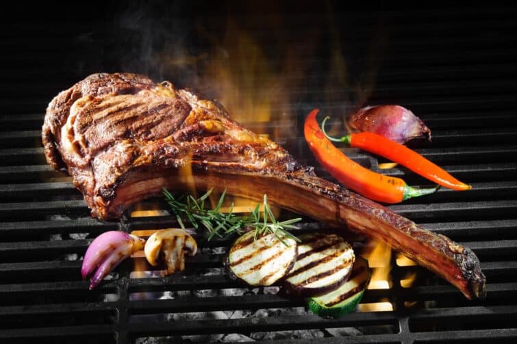 steak et légumes sur grill