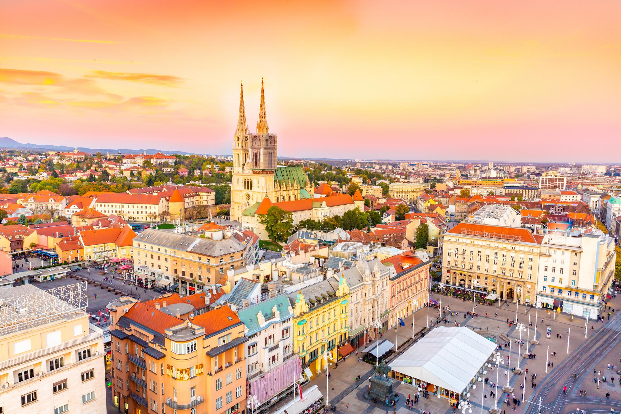 vue aérienne de Zagreb au coucher de soleil